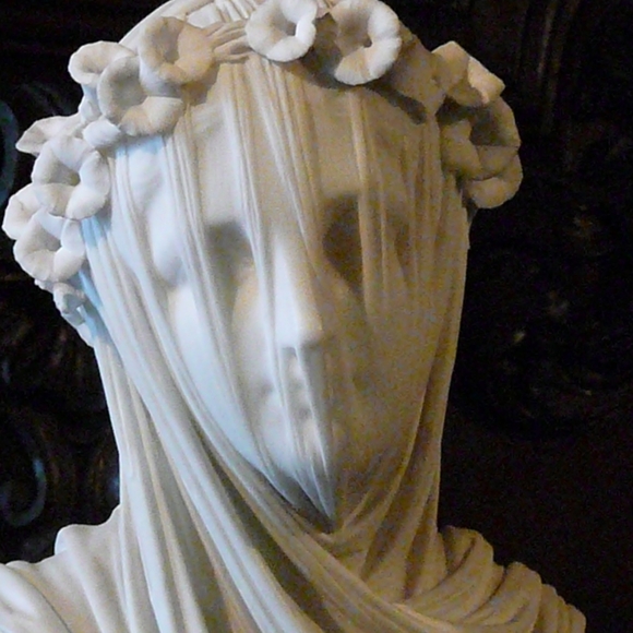 🌸Meet your Posher🌸 - Picture 2 of 16